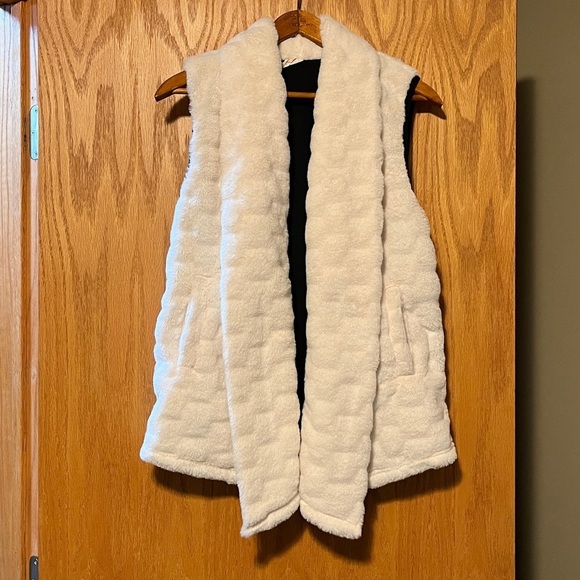 Lucy Jackets & Blazers - Lucy Cream Fleece Outerwear